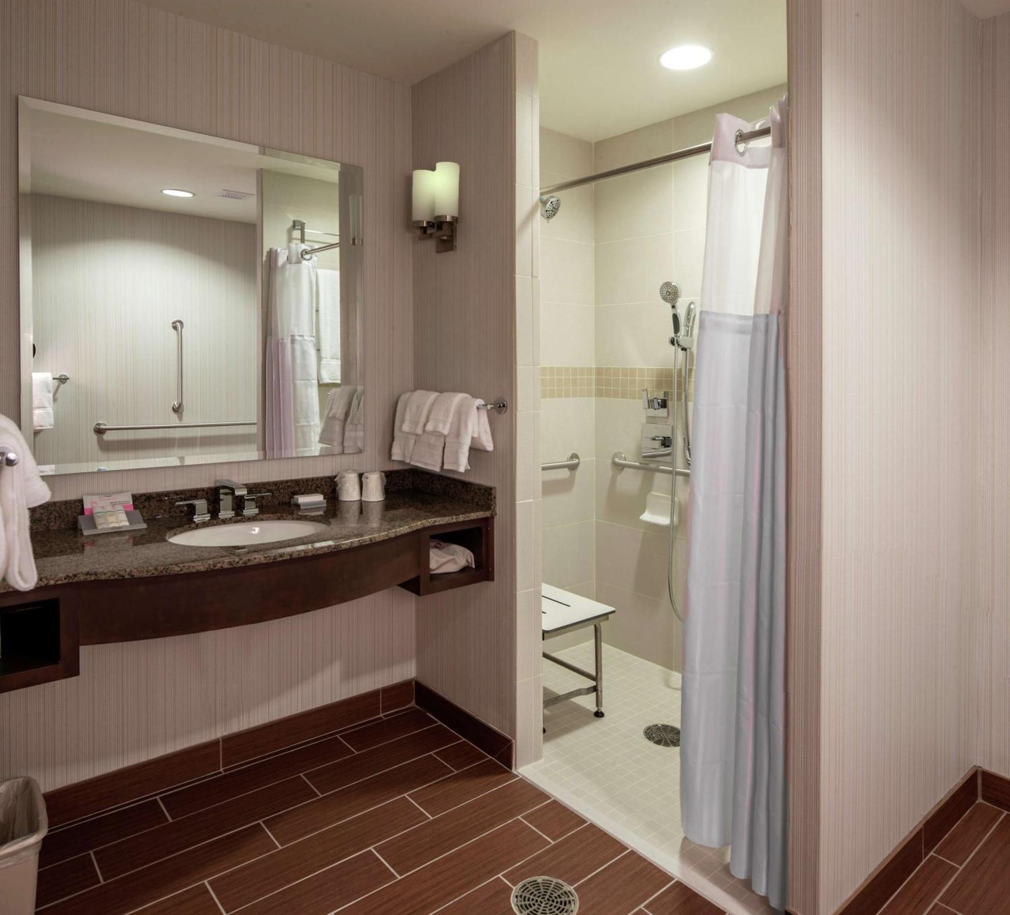 Hilton Garden Inn Юнионтаун Экстерьер фото