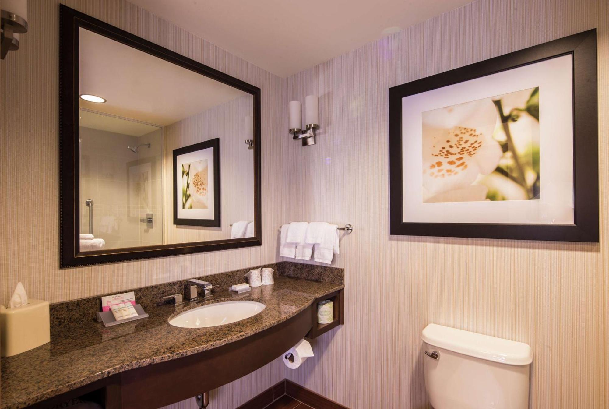 Hilton Garden Inn Юнионтаун Экстерьер фото
