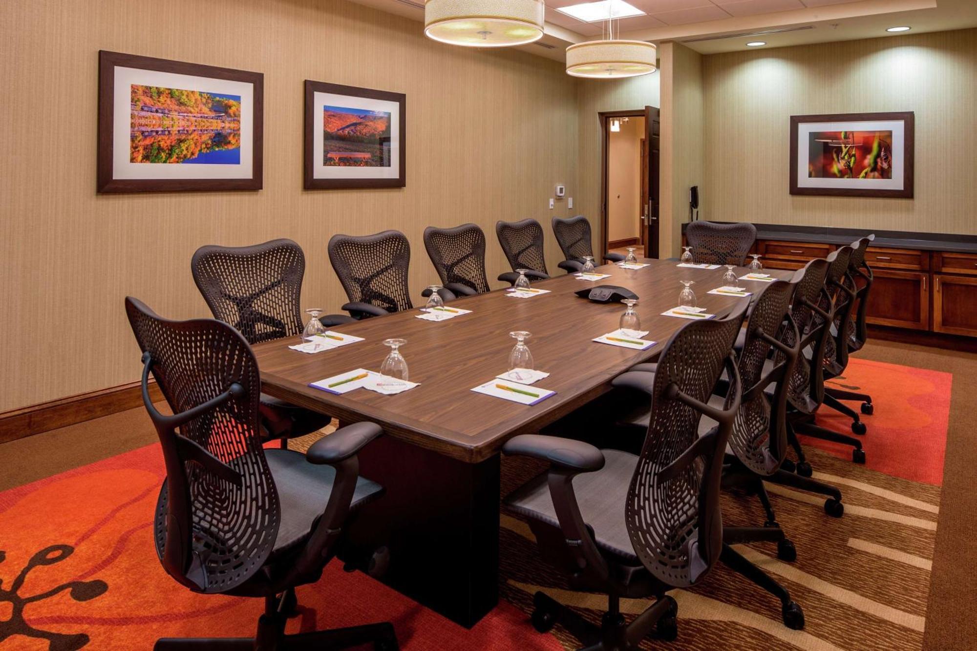 Hilton Garden Inn Юнионтаун Экстерьер фото